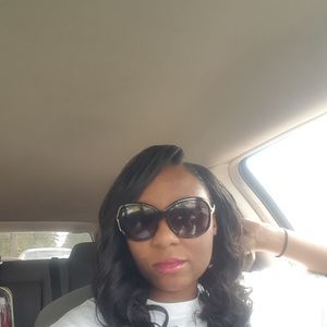 Meet your Posher, Devonzelle